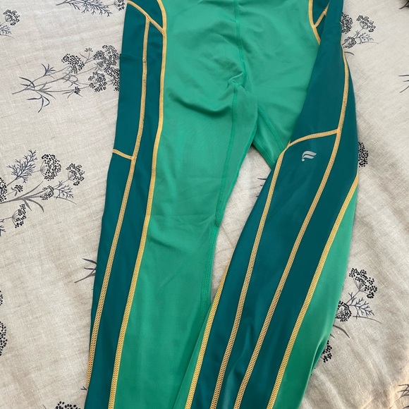 Fabletics Pre-Bundle - Picture 4 of 6